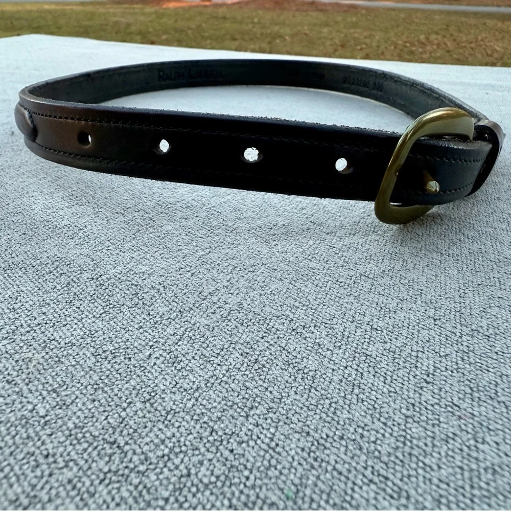 Ralph Lauren woman’s / girl’s 28 inch belt, Made in Italy Navy w/ brass buckle - Picture 2 of 5